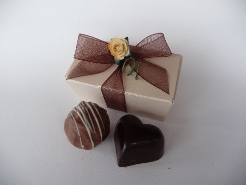 2 choc ballotin with organza ribbon and flower (set of 5)